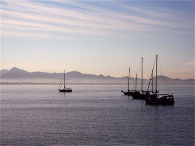 01210_4sailboats_1280x800.jpg